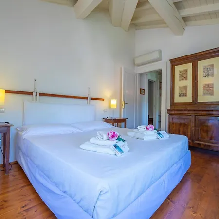 Faccioli Deodara With Shared Pool - Happy